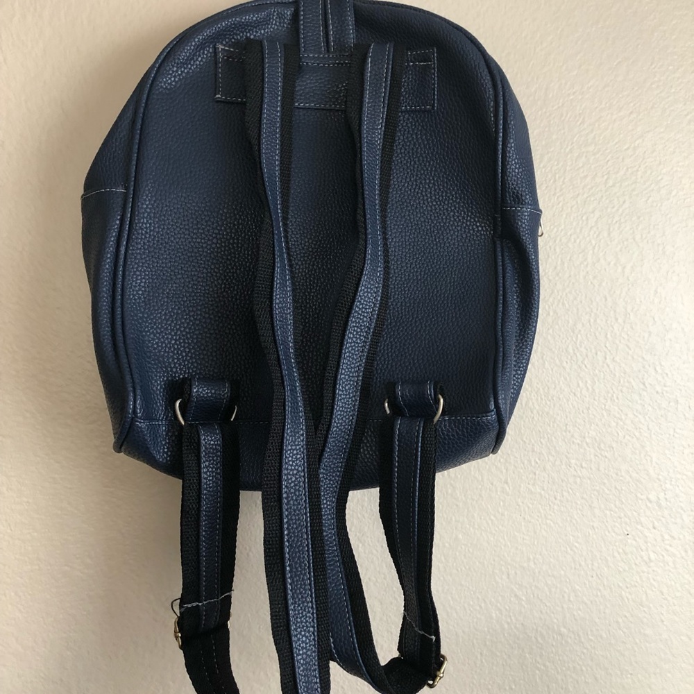 Backpack - Picture 3 of 5